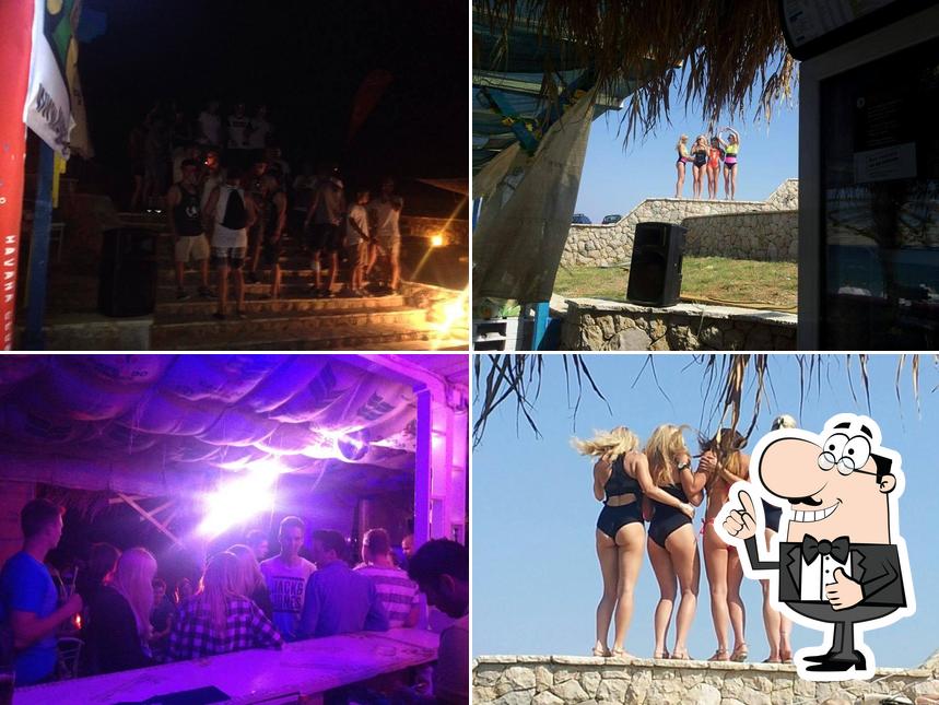 Vedi questa immagine di Backstage Beach Bar