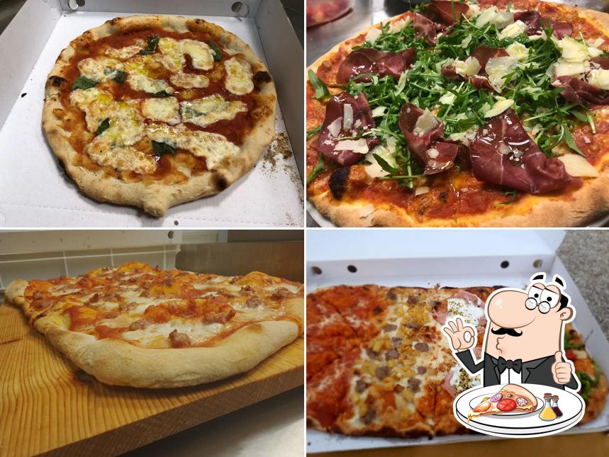 Scegli una pizza a Pizzeria D Lu Mont