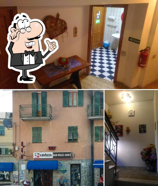 Gli interni di "Bar degli Amici" di Queiroli Nicoletta