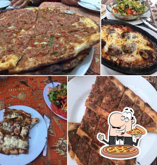 Order pizza at Selcuk pidecisi
