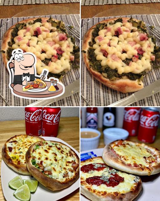 Escolha pizza no Chaplin Esfiharia