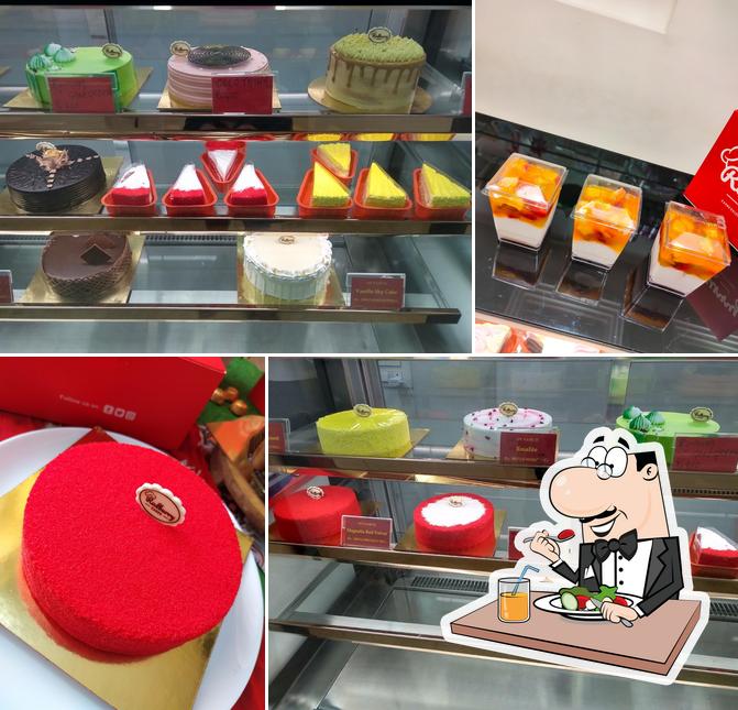 Redburry cakes