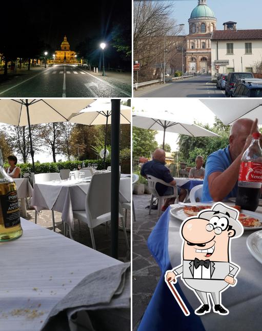 Questa è la foto che mostra la esterno e tavolo da pranzo di Trattoria dei Pellegrini da Piturelo