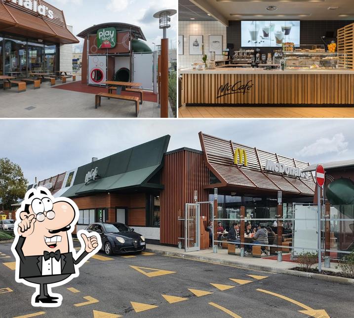 Gli interni di McDonald's Olbia Indonesia