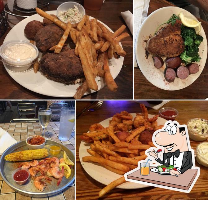 Fiddler's Crab House and Oyster Bar, 131 W River St in Savannah