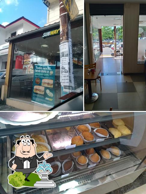 Entre diversos coisas, exterior e comida podem ser encontrados no Subway