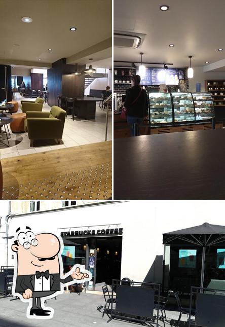 L'intérieur de Starbucks