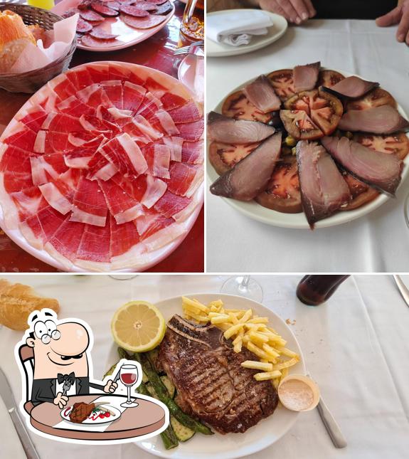 Закажите блюда из мяса в "Restaurante Venta El Huevo"
