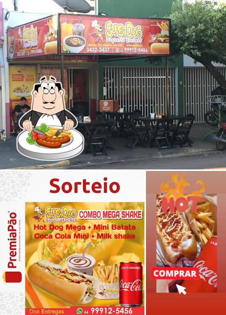 A imagem da comida e interior no Super Dog