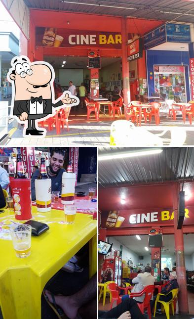 O interior do Cine Bar e Restaurante