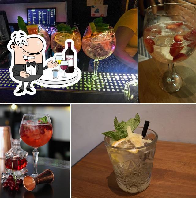 VRBA - Virtual Reality Gin&Tonic Bar sert des boissons alcoolisées