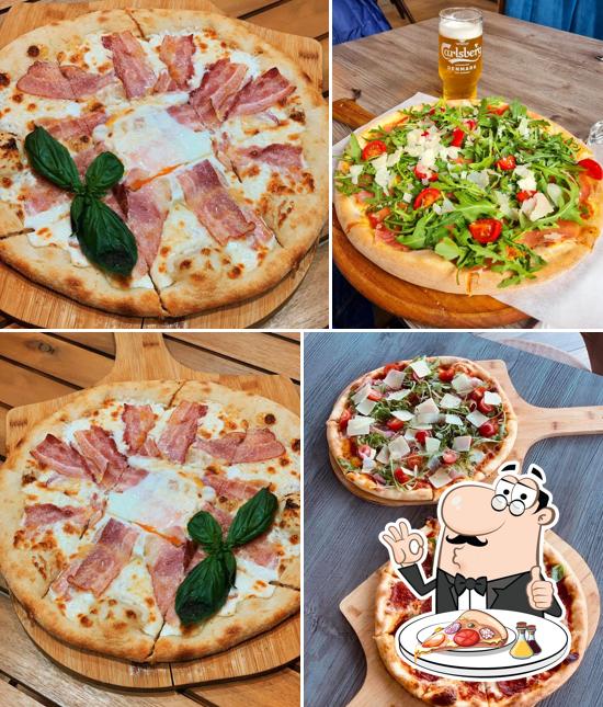 Get pizza at Trattoria al Forno