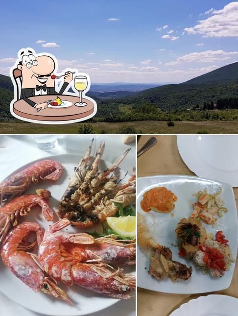 Ristorante Pizzeria Campagna si caratterizza per la cibo e esterno
