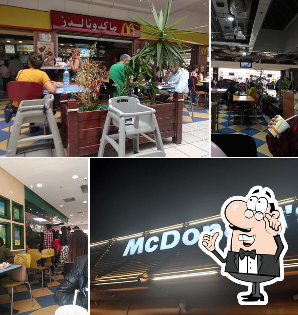 L'intérieur de McDonald's Californie