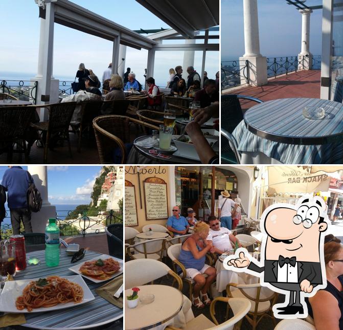 Siediti a un tavolo di Bar Funicolare