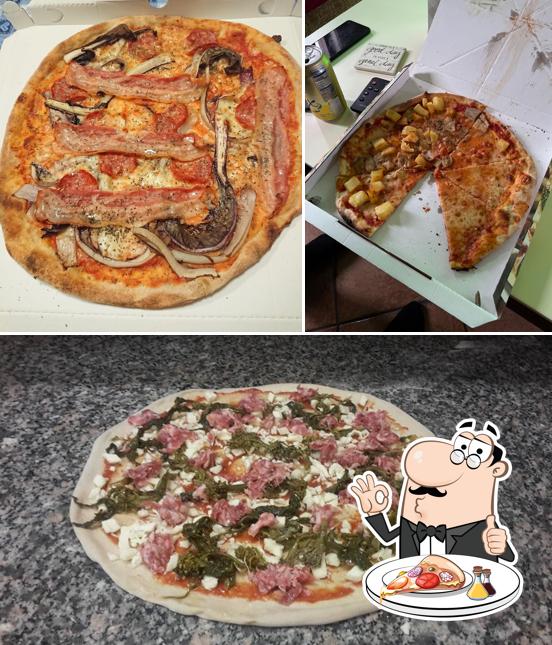 Ordina tra le svariate varianti di pizza