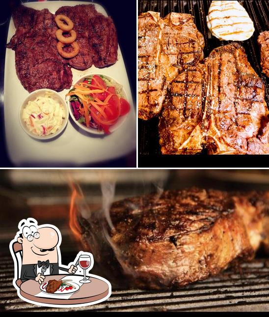 Pide un plato con carne en Barbican T Steakhouse Ltd