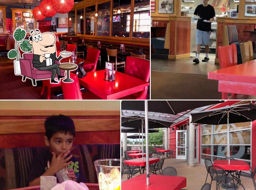 El interior de Red Robin Gourmet Burgers and Brews
