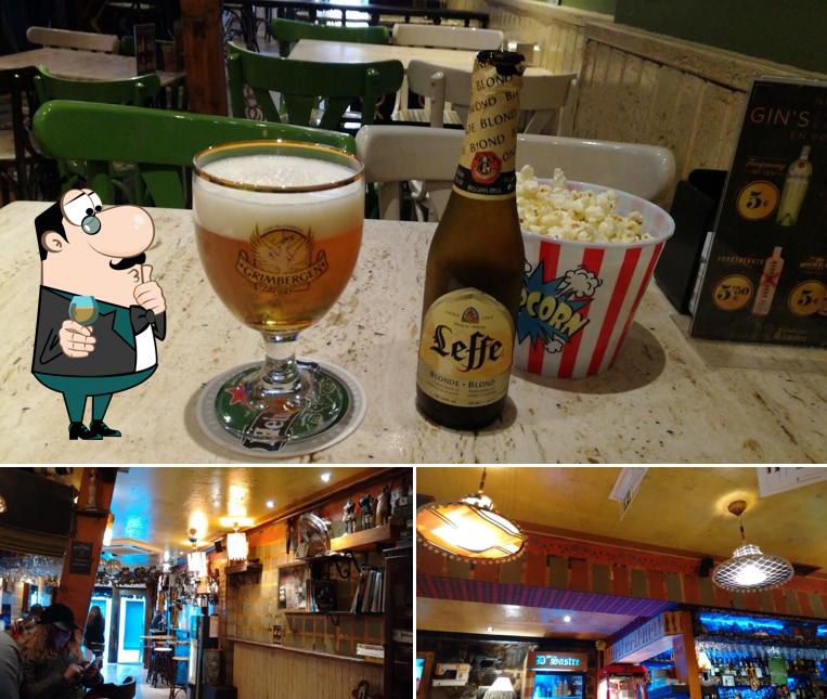 В Cervexaría Cafetaría D'sastre есть барная стойка, внутреннее оформление и многое другое