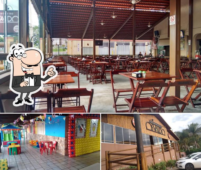 Esta é a imagem apresentando interior e exterior no Osvaldo Sinuca Bar