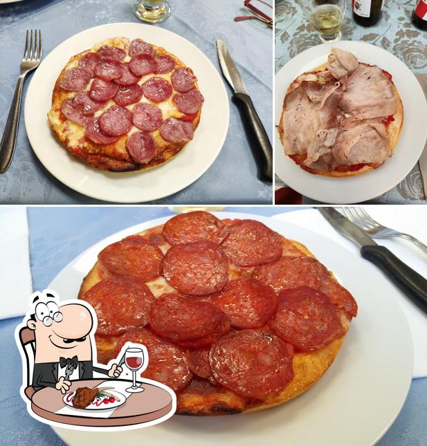 Ordina i piatti di carne a Sa Crocoriga