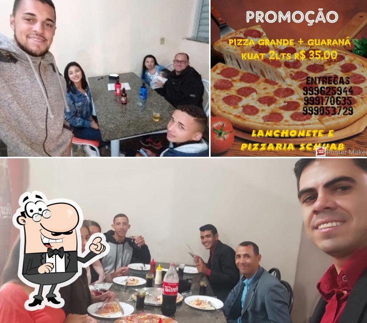 Esta é a imagem apresentando interior e pizza no Lanchonete e Pizzaria Schuab