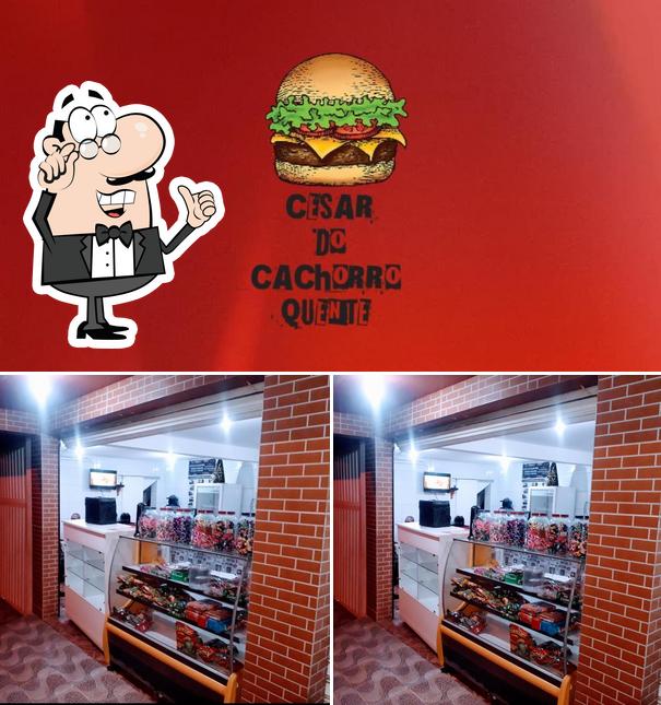 Dê uma olhada a imagem apresentando interior e cidadãos no CESAR DO CACHORRO QUENTE