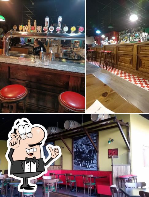 Siediti a un tavolo di Timeless Pub