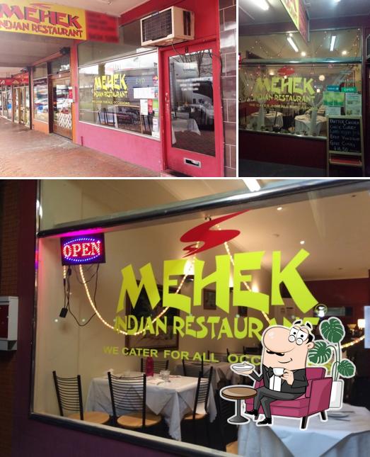 Посмотрите на внутренний интерьер "Mehek Indian Restaurant"