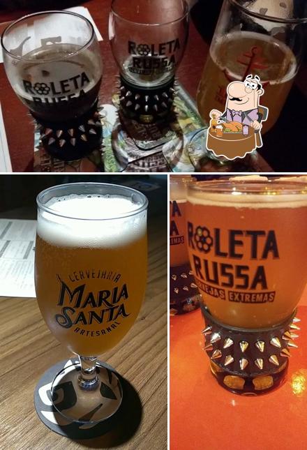 Desfute uma tulipa de cerveja leve ou escura