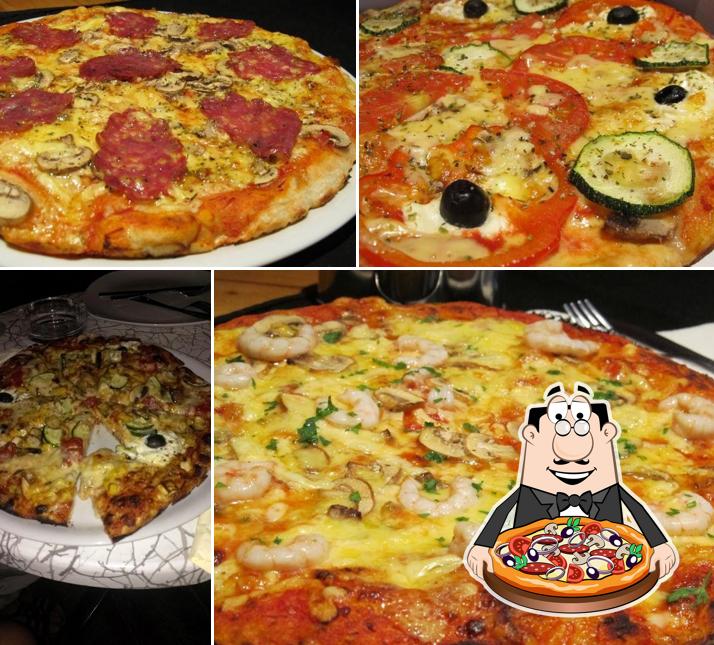 Scegli una pizza a Pizzeria Teatar ex. Obelix