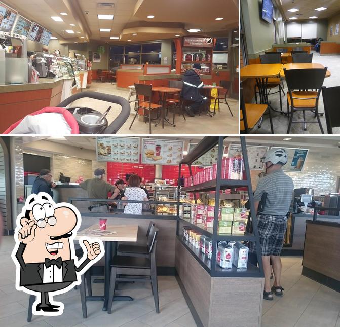 L'intérieur de Tim Hortons