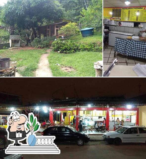 A imagem do Pastelaria e Pizzaria Sputinik’s exterior e interior