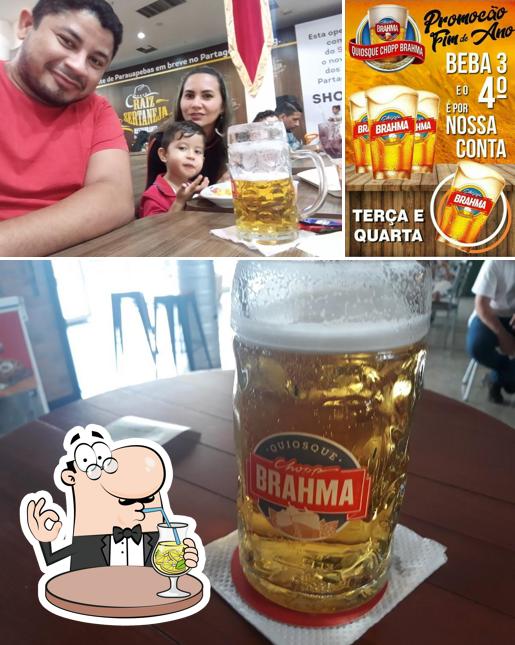 Esta é a imagem mostrando bebida e comida a Quiosque Chopp Brahma