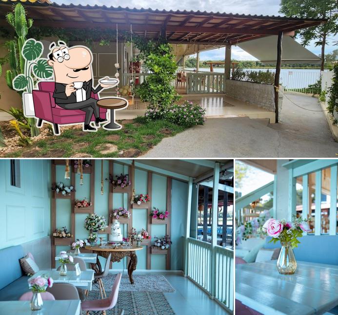 Veja imagens do interior do Café D'Lamour