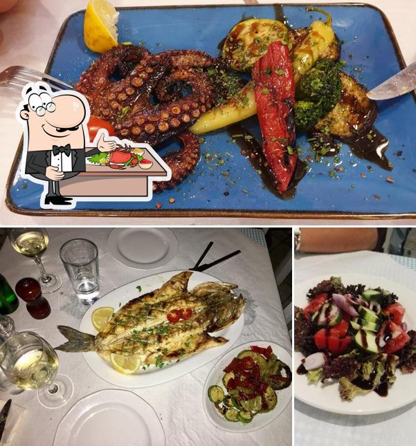 Order seafood at Restaurant Ocean's