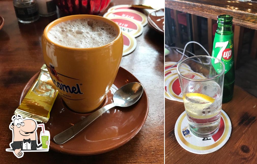 Disfrutra de tu bebida favorita en Café Centraal Volendam
