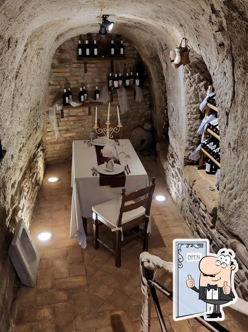 Vedi la foto di La Taverna Relais Castrum Boccea