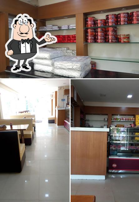 The interior of Anns Bakery Kurisummoodu