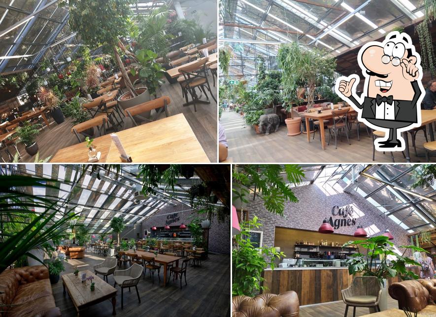 Siediti a un tavolo di Café Agnès