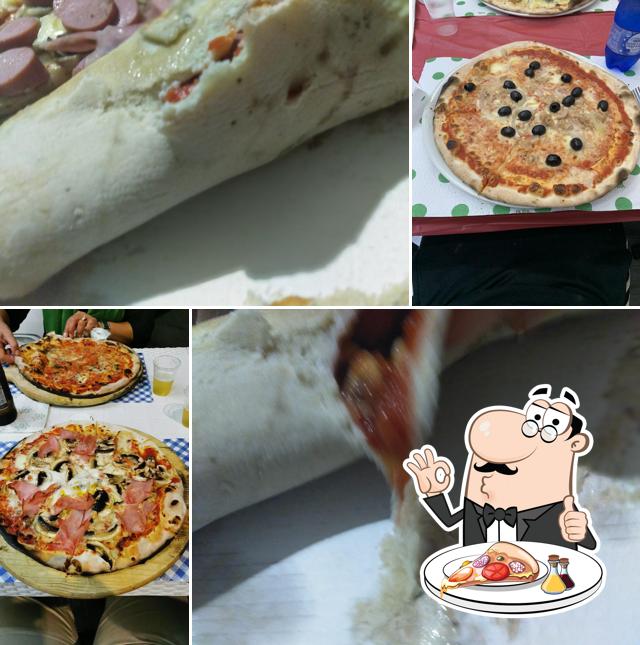 Scegli una pizza a Pizzeria Aurora