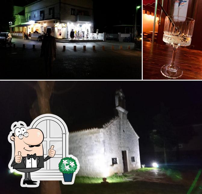 Cafe Bar Red Nose si caratterizza per la esterno e alcol