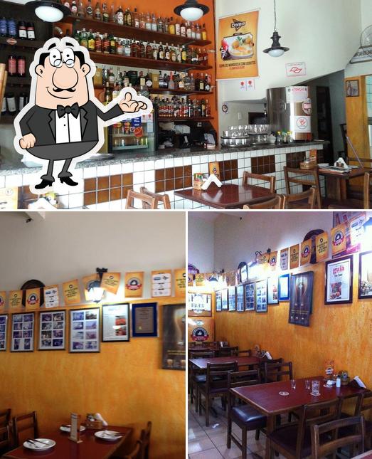 O interior do Flamingo Bar