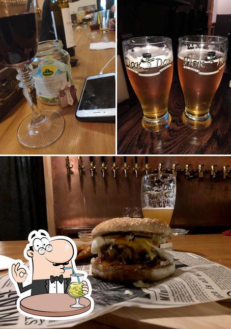 Voici la photo indiquant la boire et burger sur DoknDan Brew Pub