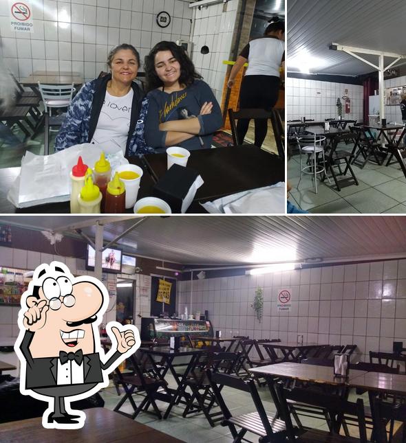 O interior do Preto Lanches