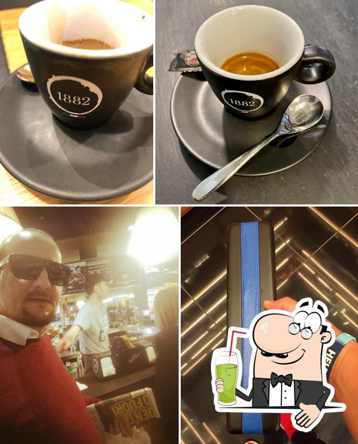 Goditi qualcosa da bere a Caffè Vergagno