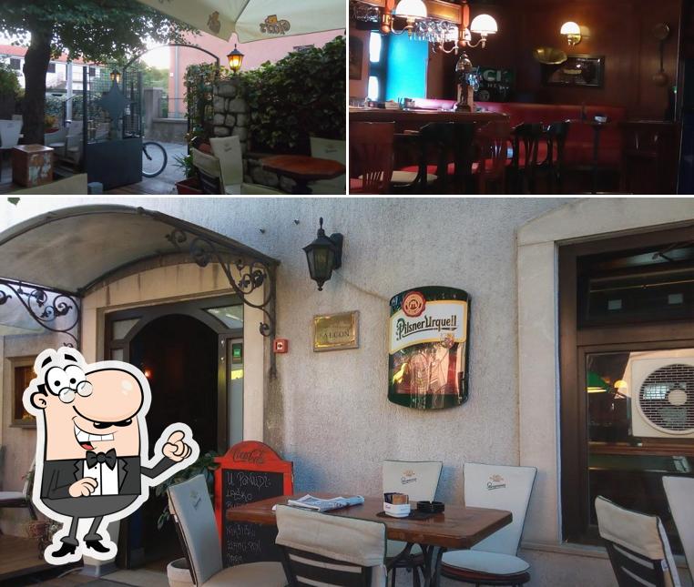La interni e cibo del ristorante