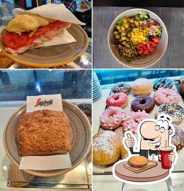 Prova un hamburger a Caffe Andrea