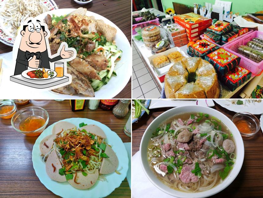 Meals at Pho Hoang Mai