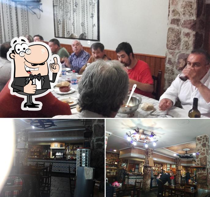 Это изображение паба и бара "Restaurante Sidreria El Puente"